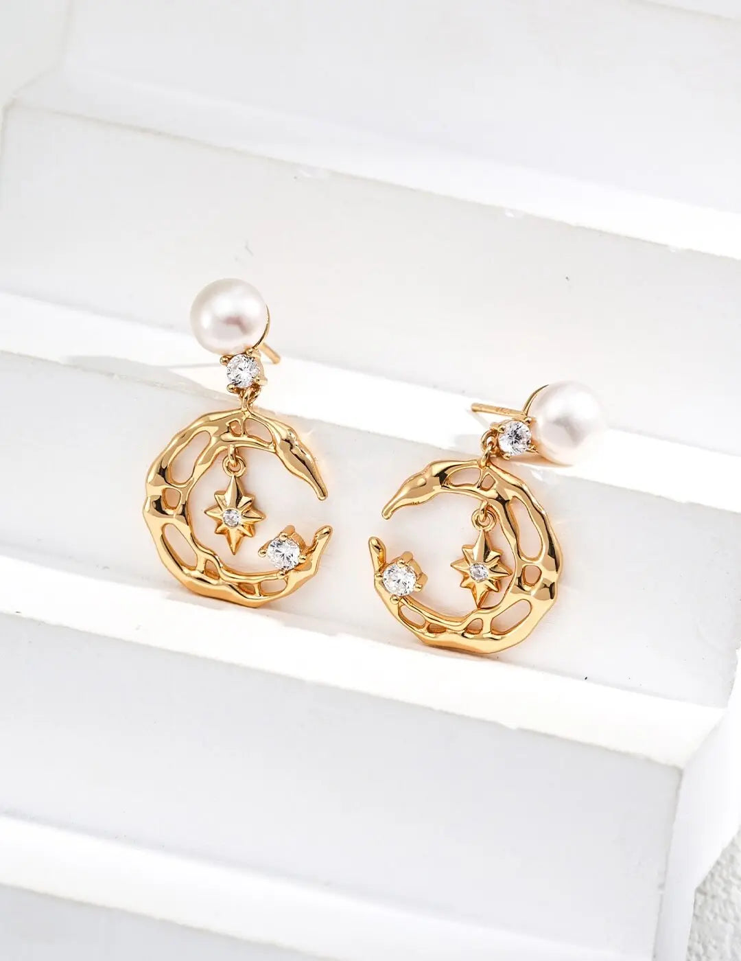 Star & Moon Pearl Earrings Glim Wink
