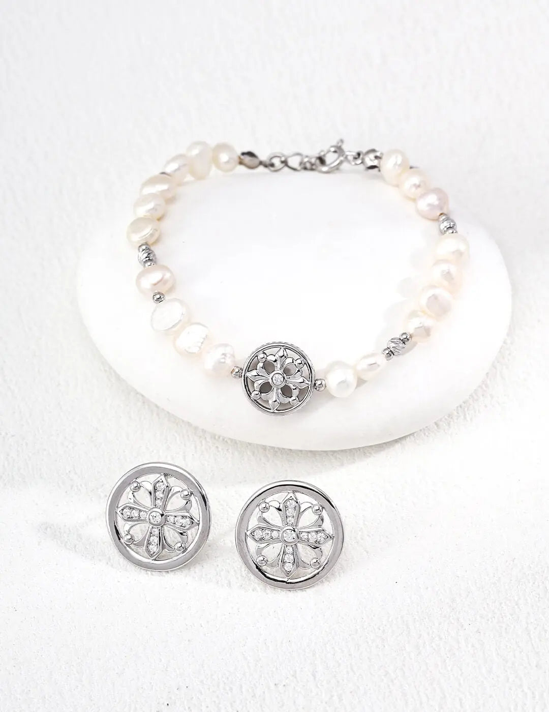 Cross Iris Pearl Bracelet Glim Wink