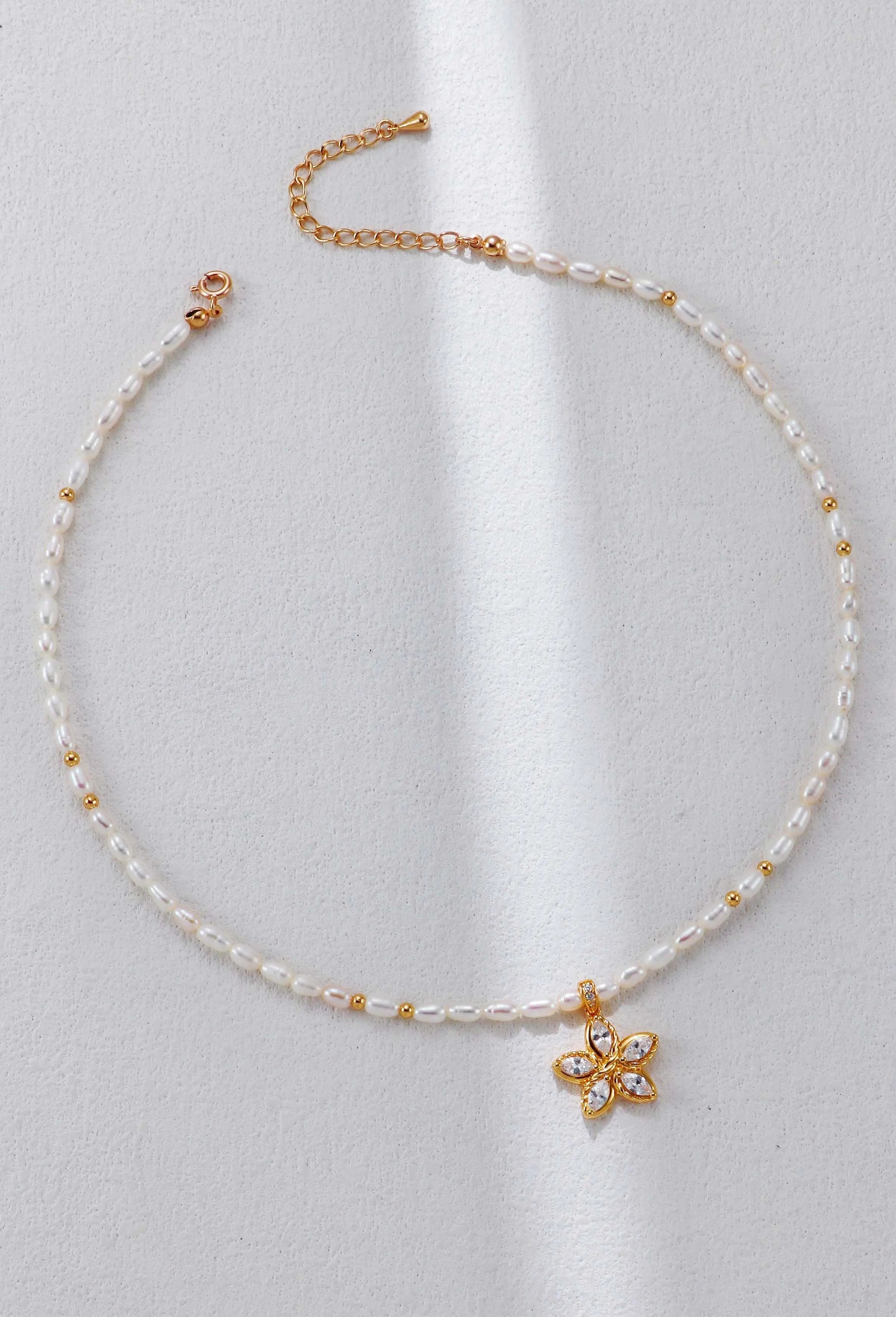 Flower Zircon-Inlaid Pearl Necklace Glim Wink
