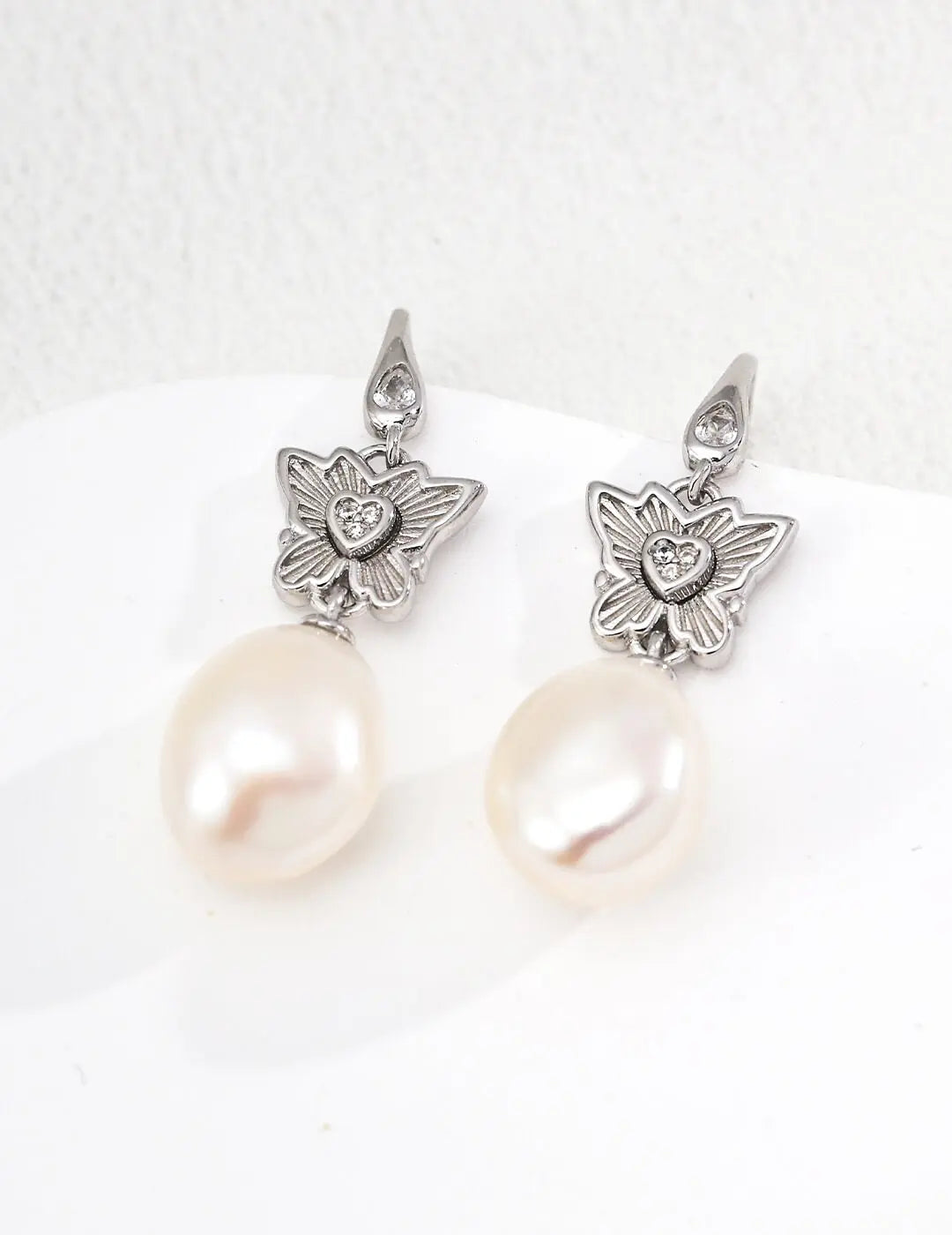 Butterfly Design Pearl Earrings Glim Wink