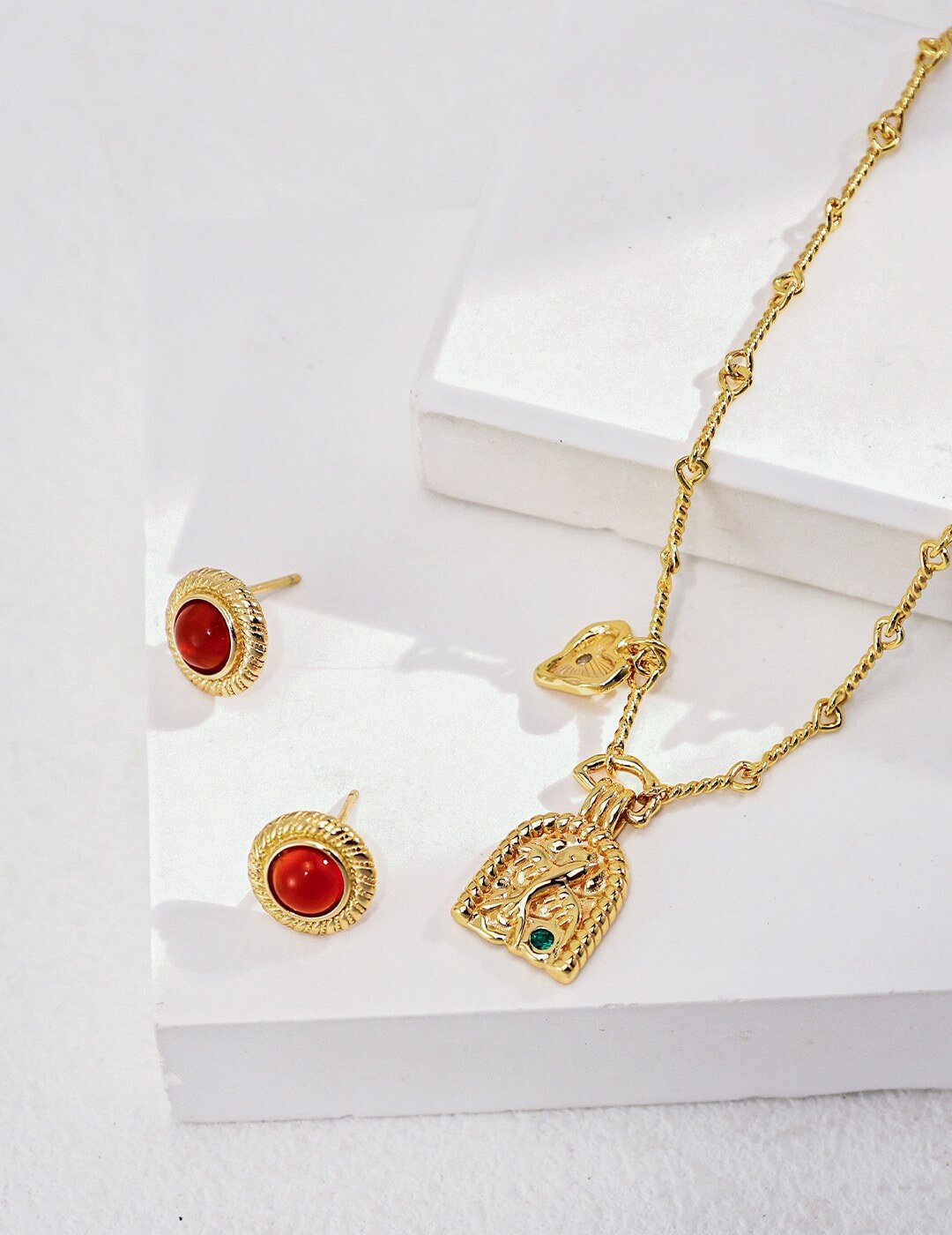 Heart & Swift Retro Necklace Glim Wink