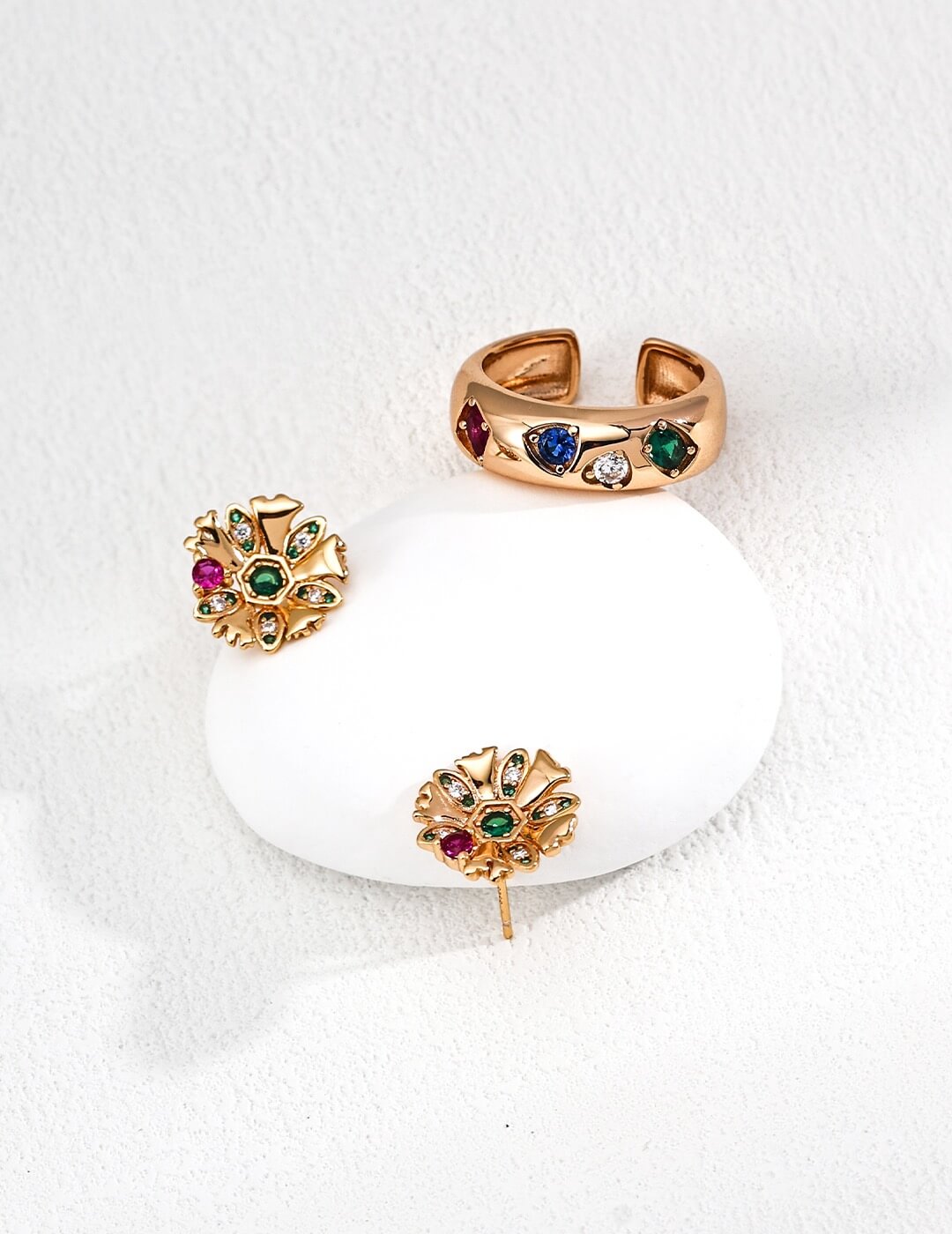 Vintage Flower Ball Earrings Glim Wink