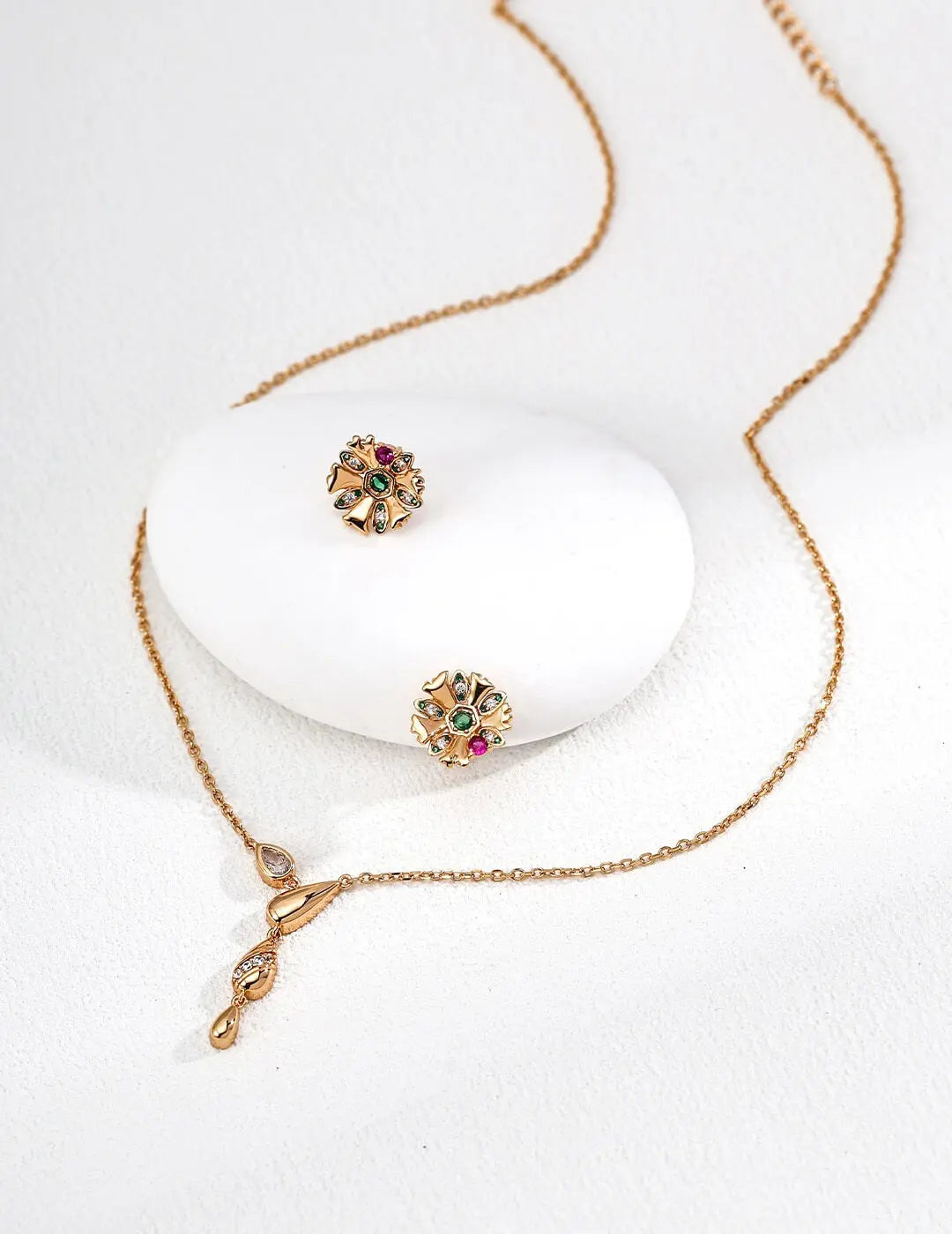 Zircon Teardrop Necklace Glim Wink