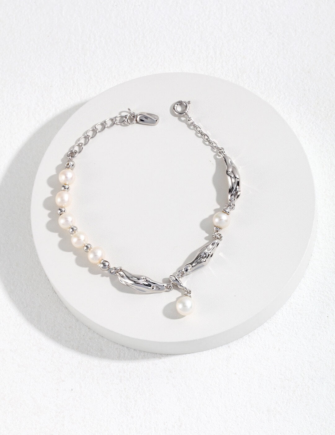 Silk Scarf-Inspired Pearl Bracelet Glim Wink
