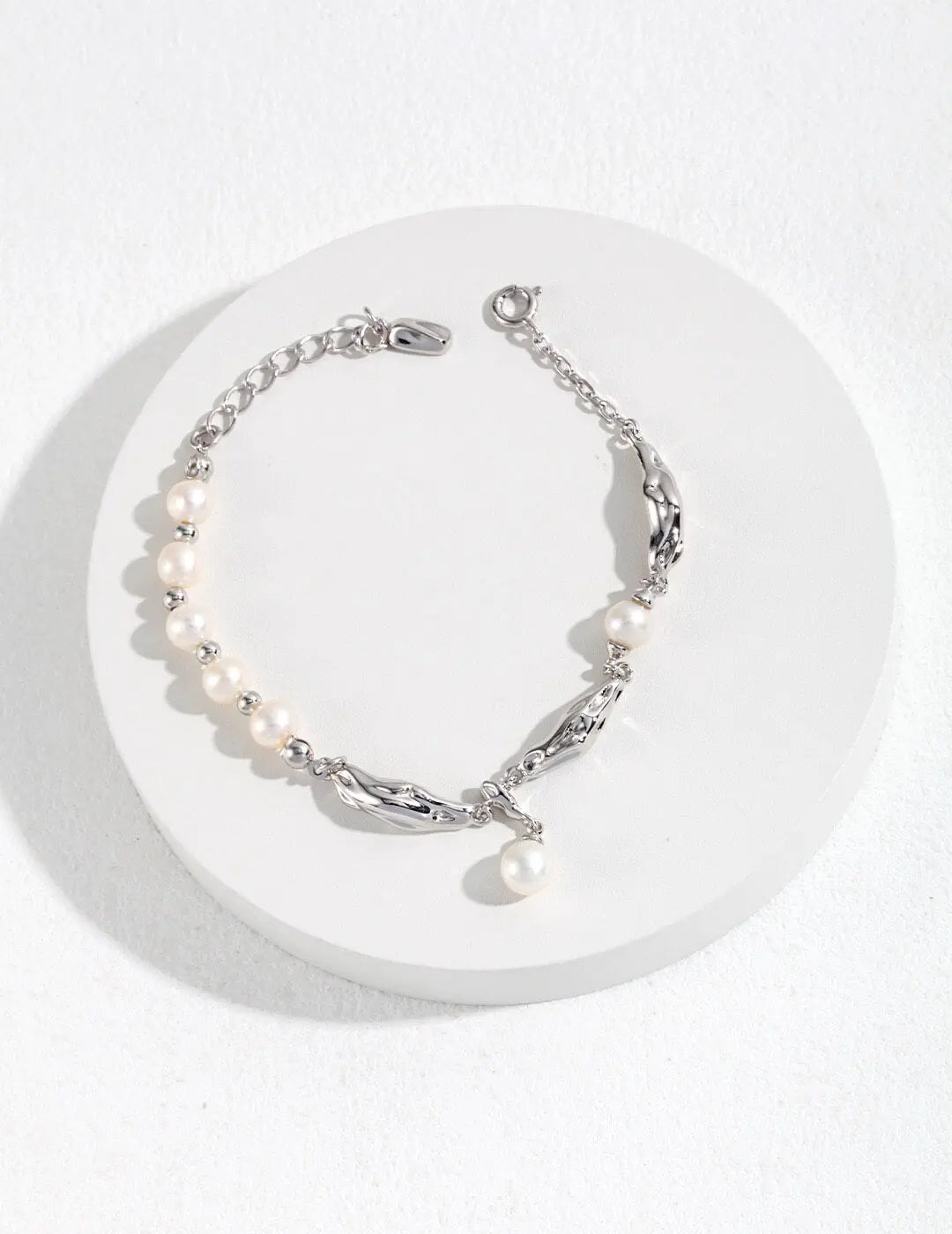 Silk Scarf-Inspired Pearl Bracelet Glim Wink