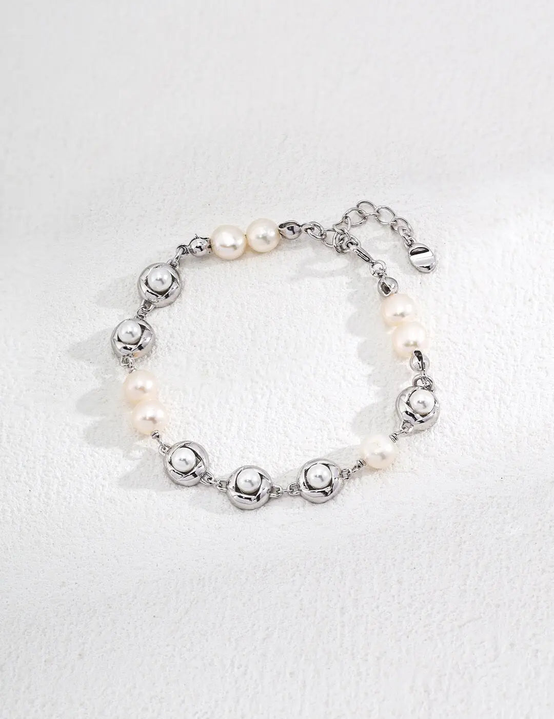 Stamen Pearl Bracelet Glim Wink
