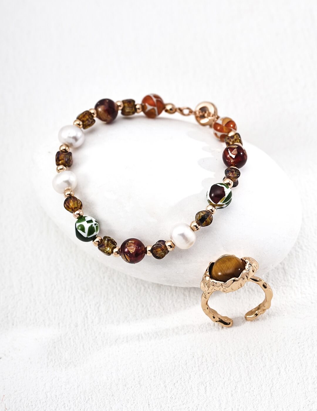 Natural Iridescent Glass Shell Bead Bracelet Glim Wink