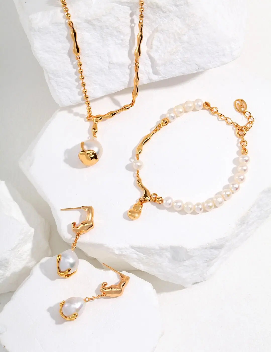 Baroque Teardrop Pearl Bracelet Glim Wink