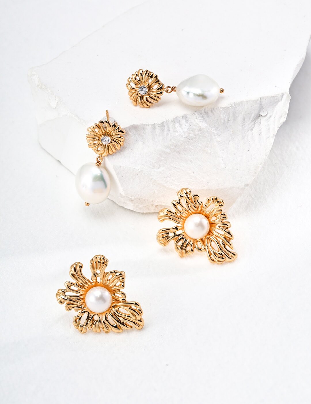 Sunflower Design Pearl Earrings Glim Wink