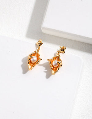 Conch Shell Design Pearl Earrings Glim Wink