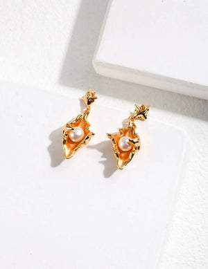 Conch Shell Design Pearl Earrings Glim Wink