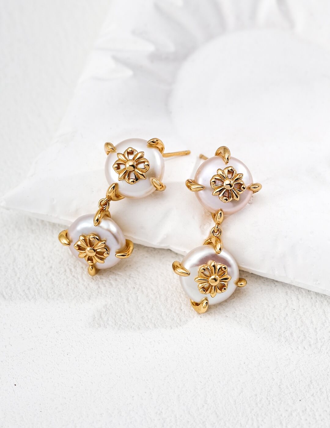 Gothic Iris Flower Design Pearl Earrings Glim Wink