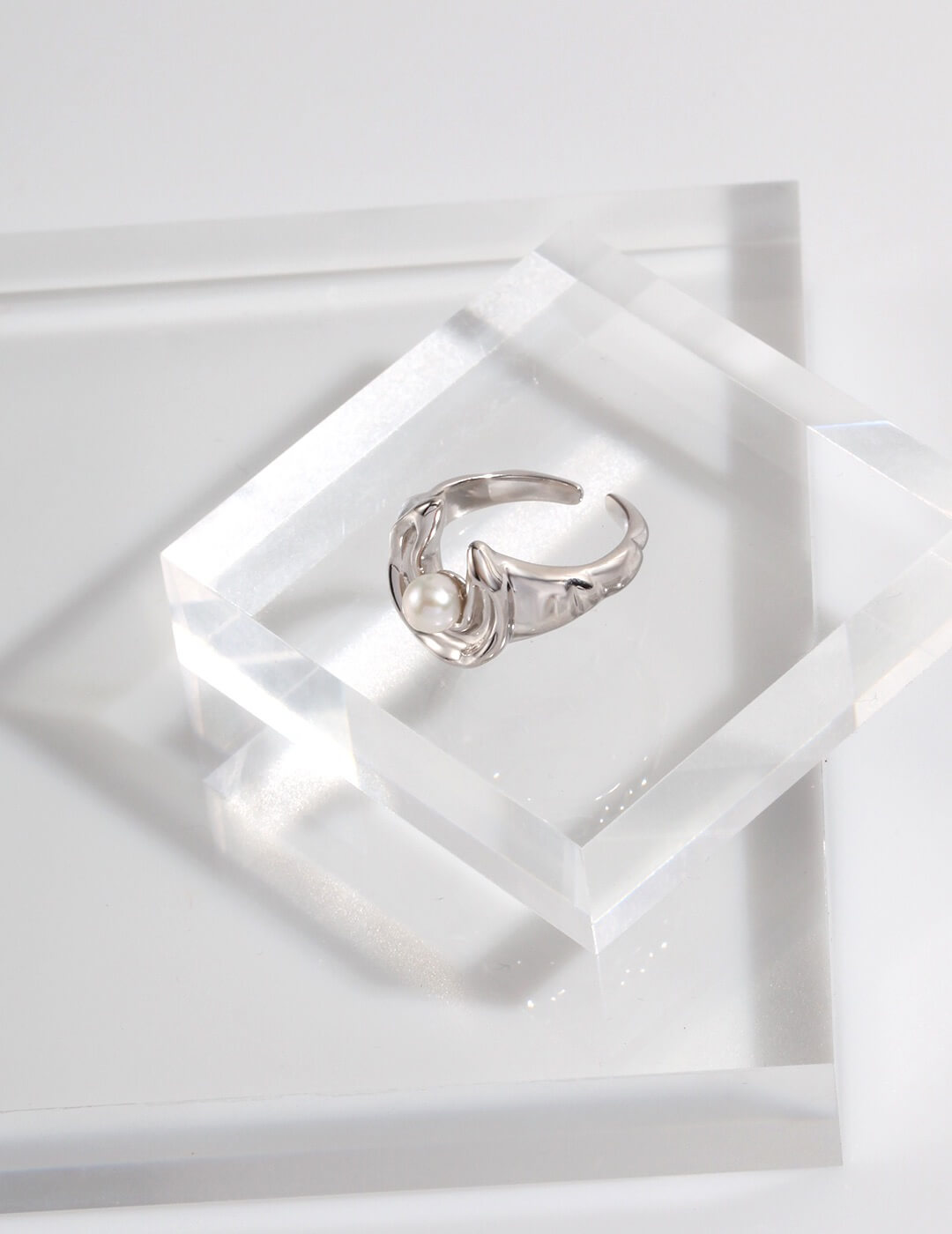 Moon & Star Designed Pearl Ring Glim Wink