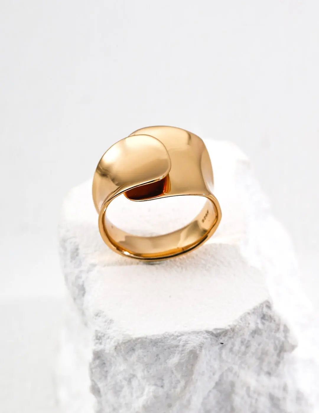 Solid Silver Concave Ring Glim Wink