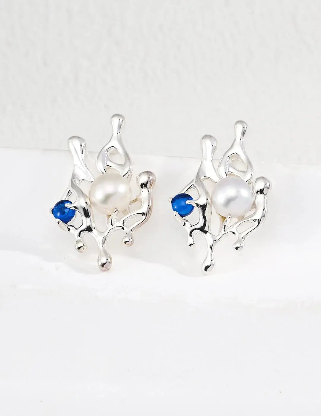 Stamen Sapphire Pearl Earrings Glim Wink