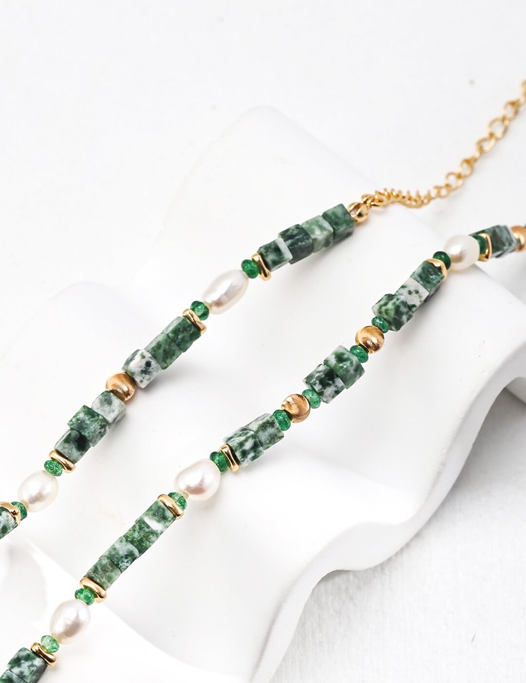 Pearl Qinghai Jade Necklace Glim Wink