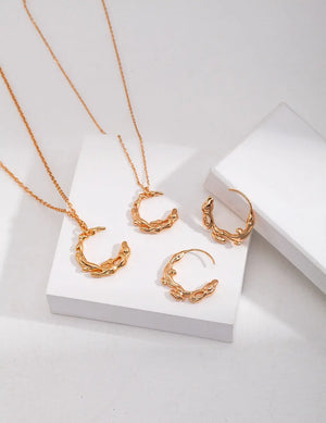 Crescent Moon Necklace Glim Wink