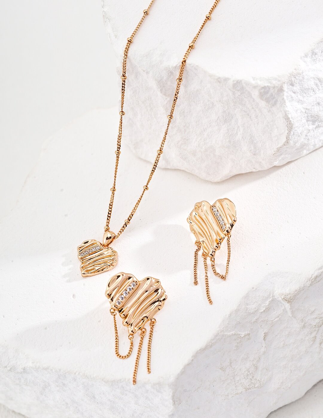 Heart-shaped Zircon Necklace Glim Wink