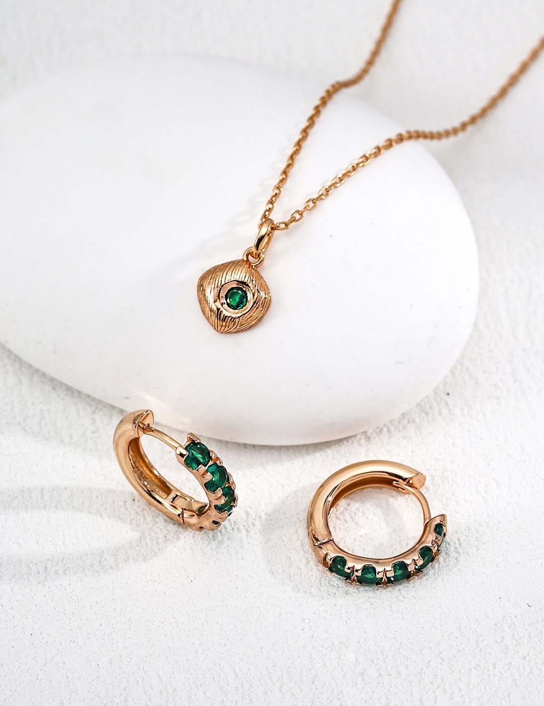 Matte Green Zircon Pendant Necklace Glim Wink