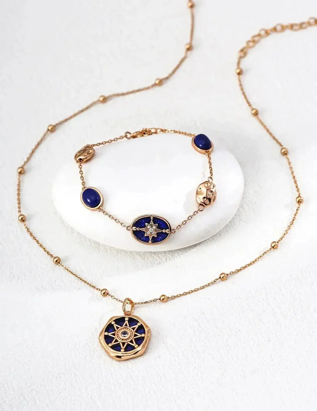 Vintage Gold Office Jewelry – Timeless Style for Modern Career Women Glim Wink