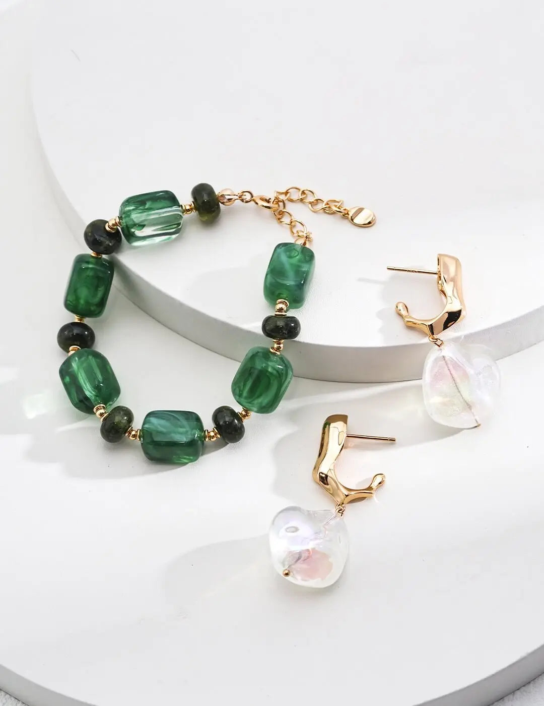 Colored Jewelry for Every Skin Tone: Flawless Workwear Matching Glim Wink