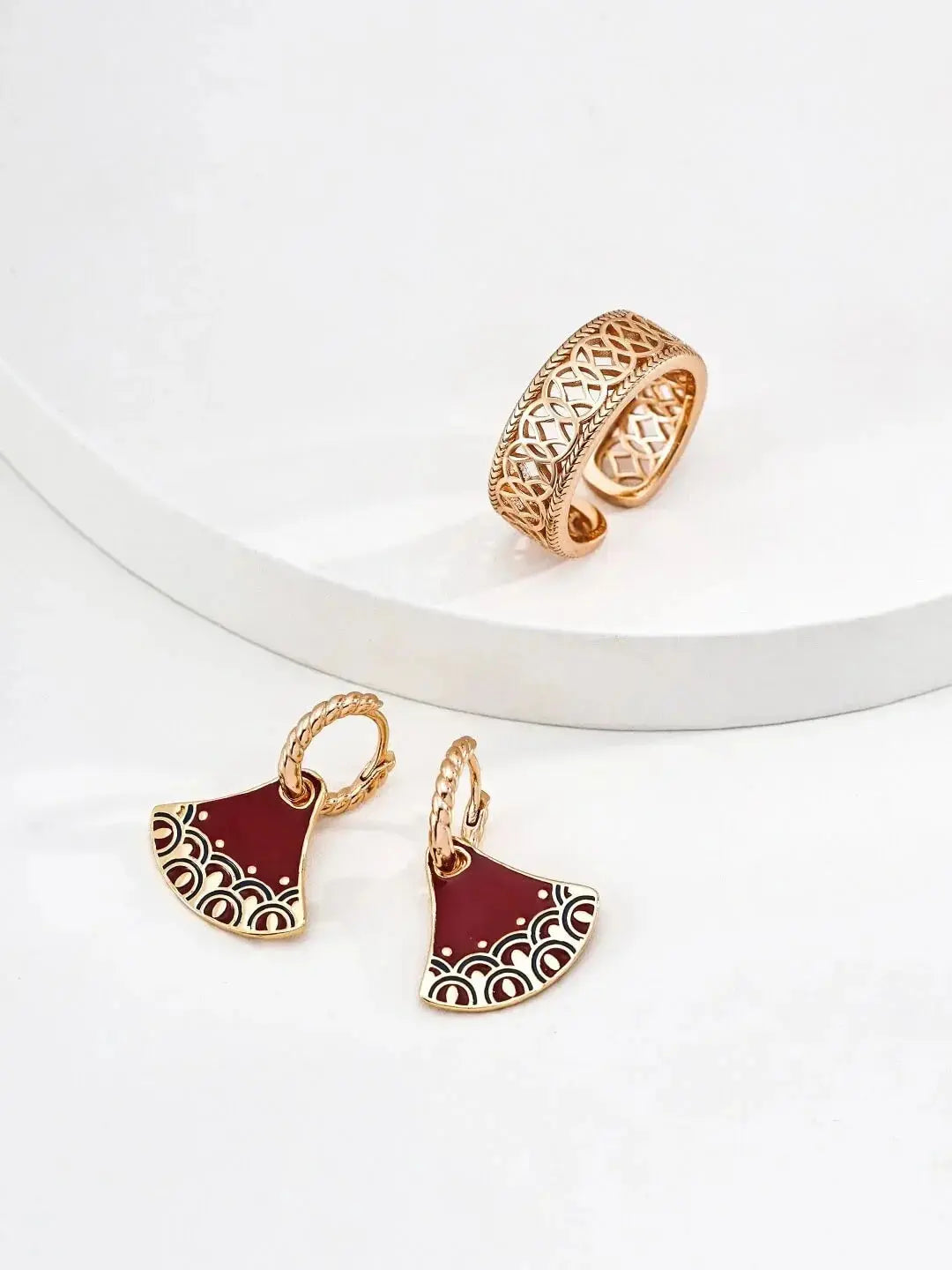 Vintage Pearl Jewelry: Timeless Pieces for Elegant Office Style Glim Wink