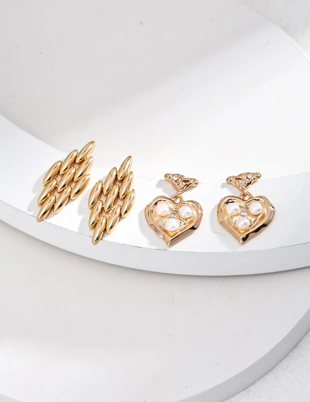 Minimalist Jewelry for Career Women in Creative Industries: Balancing Edge & Professionalism Glim Wink