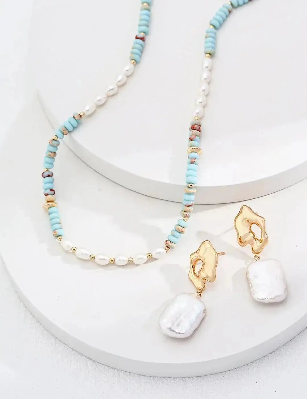 Dainty Professional Jewelry – Subtle Sparkle for Polished Workday Style Glim Wink