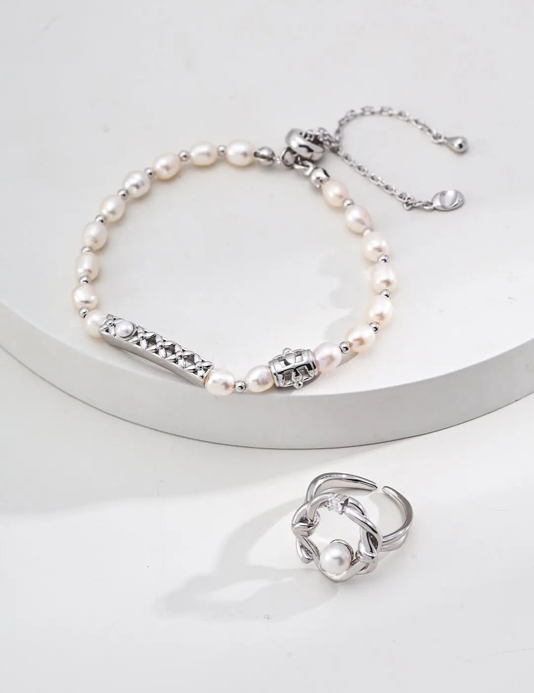 How to Style Bold Jewelry for the Office Glim Wink