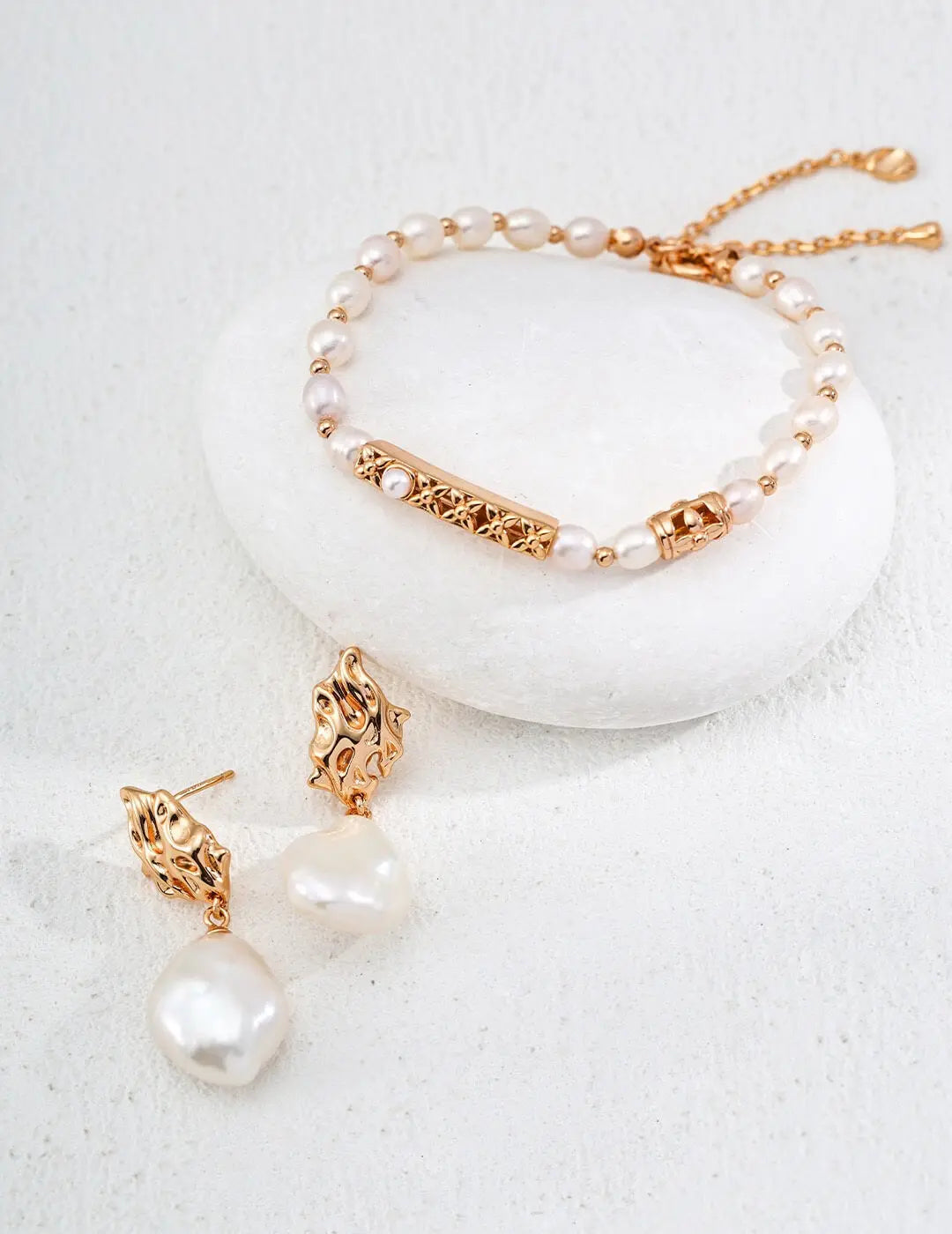 Pearl Power Dressing: 3 Ways to Wear Pearls for Boardroom Confidence Glim Wink