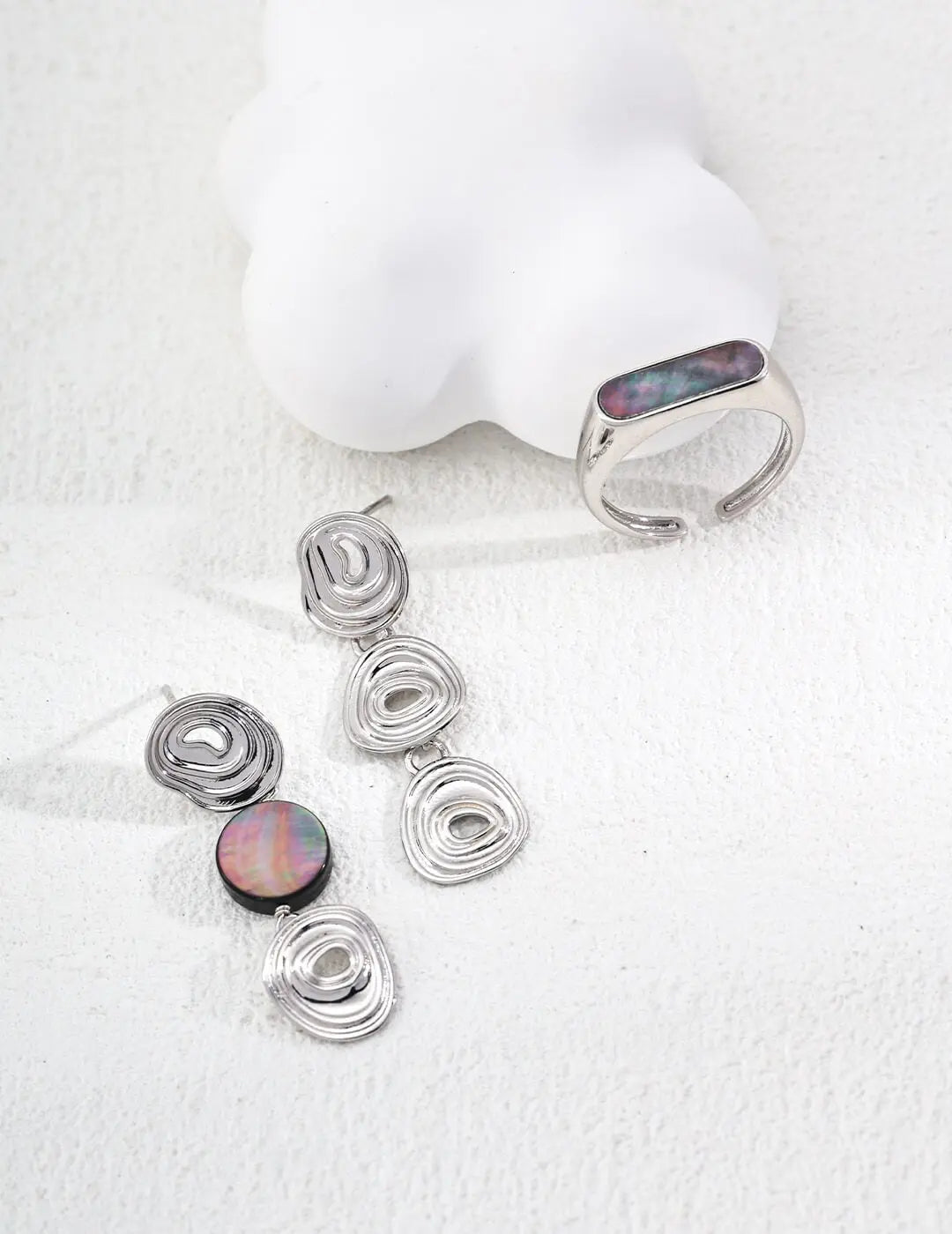 Why Career Women Should Invest in “Everyday Luxury” Jewelry Glim Wink