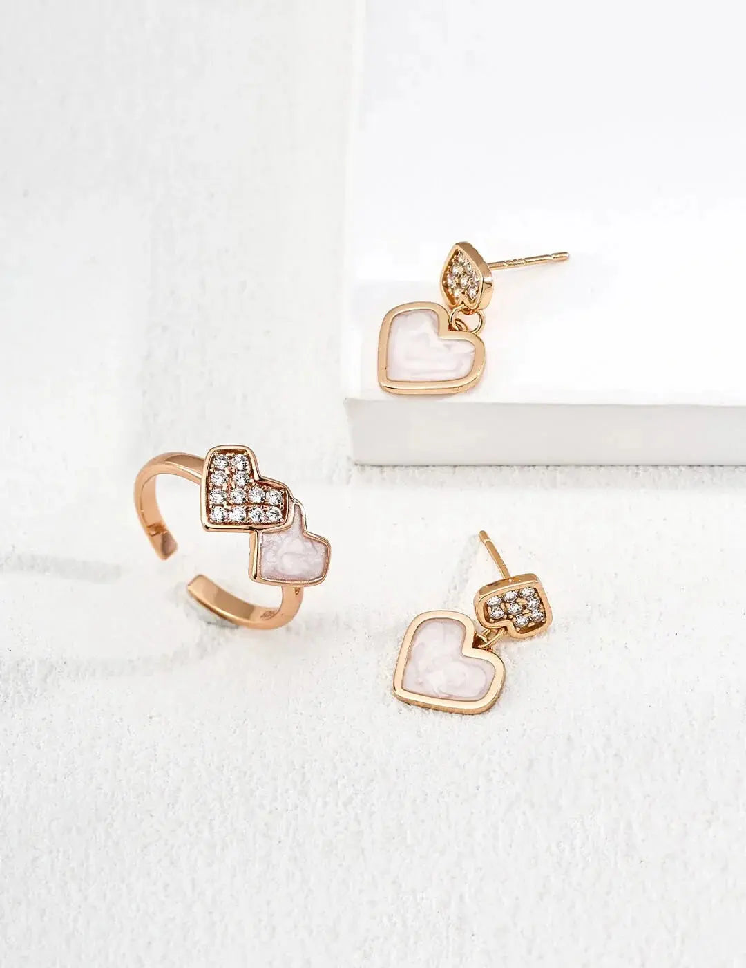 Quiet Luxury: How Thin Metal Jewelry Elevates Professional Style Without Being Flashy Glim Wink