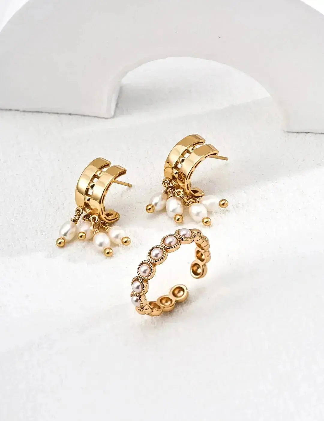 Versatile Minimalist Professional Jewelry – The "One and Done" Wardrobe Solution Glim Wink
