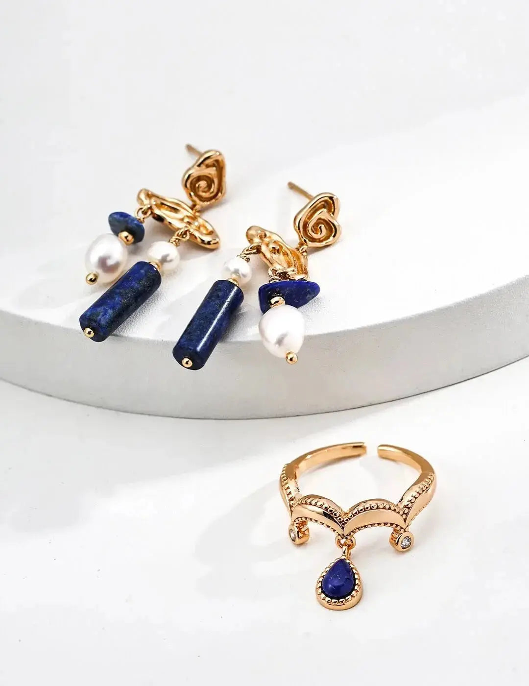 Lapis Lazuli Zircon Crown Ring: Elegance & Spiritual Energy Guide Glim Wink