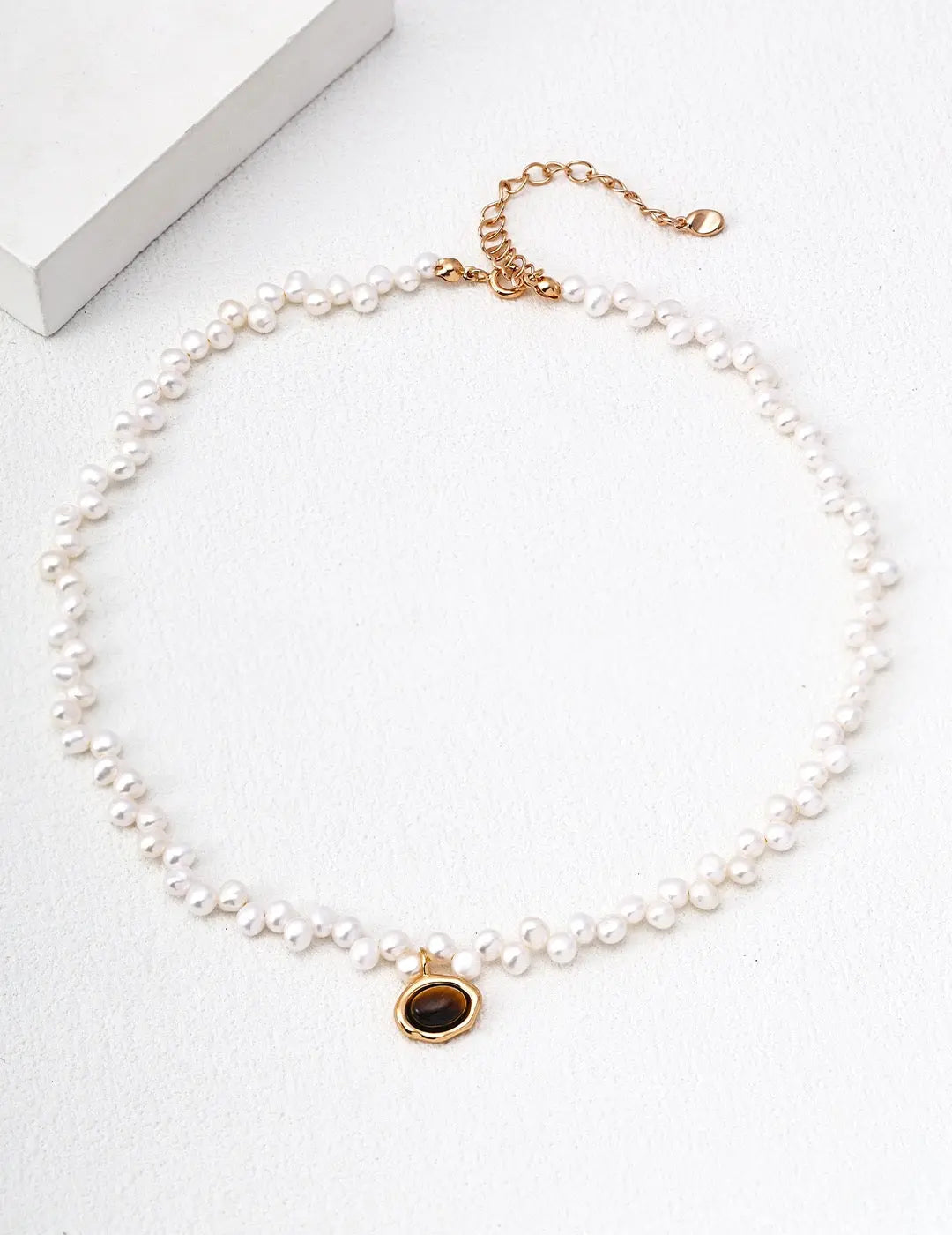 Pearl Jewelry as a Confidence Booster: The Science Behind It Glim Wink