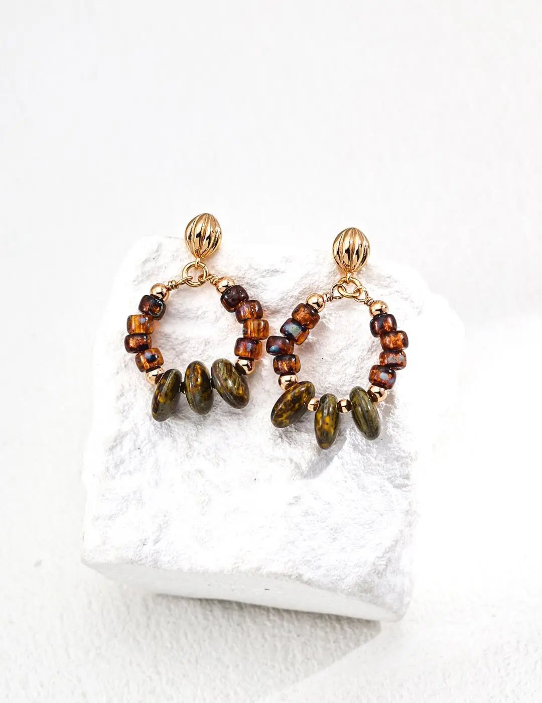 The History of Colored Jewelry in Professional Women’s Fashion Glim Wink