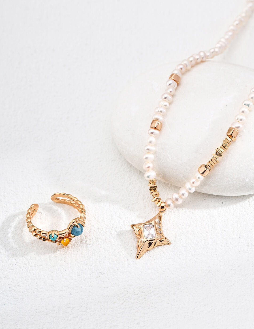 The Psychology of Wearing Pearls at Work – How They Boost Your Confidence and Presence - Glim Wink