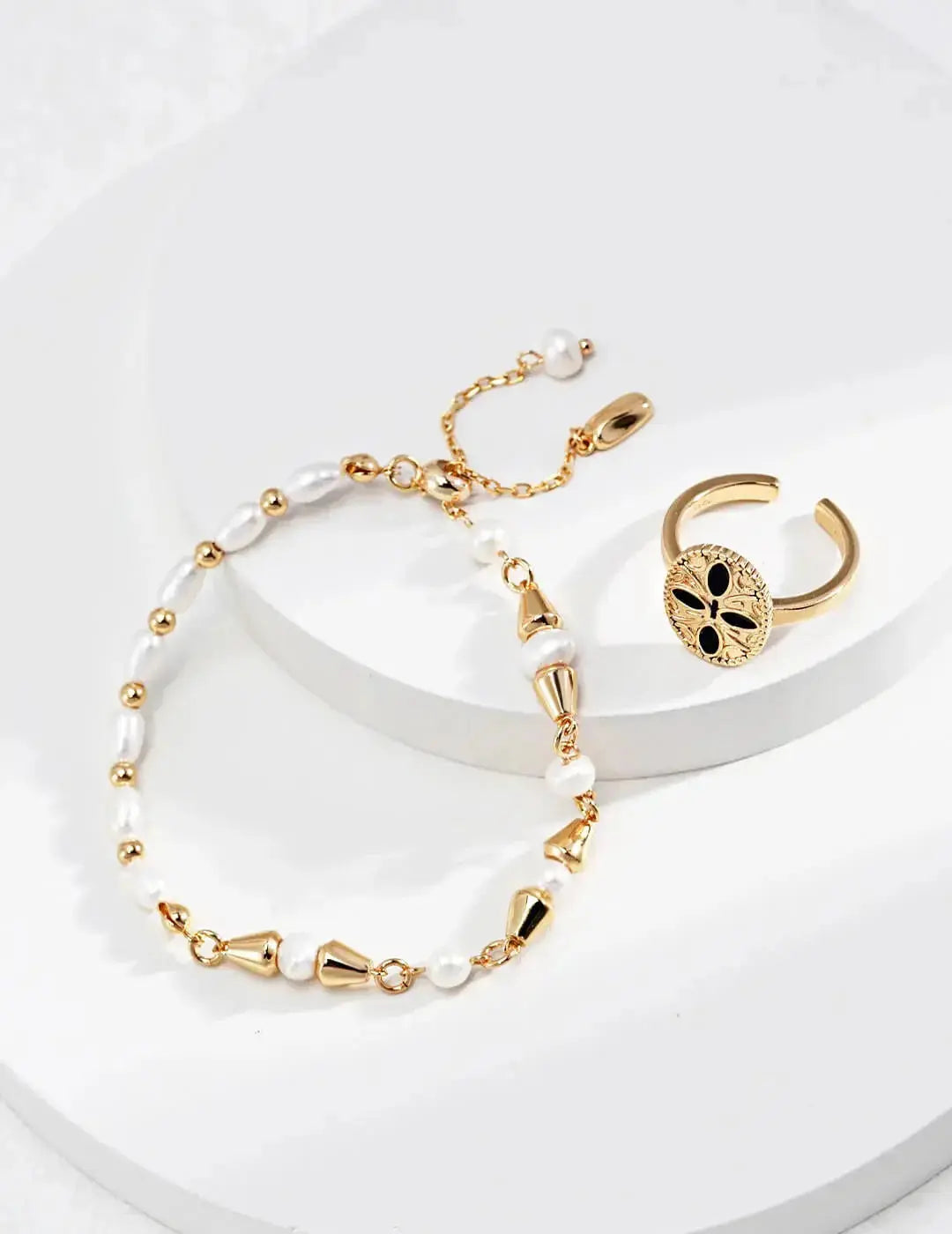 Jewelry for Remote & Hybrid Work: Camera-Ready Pieces That Boost Your Professional Presence Glim Wink