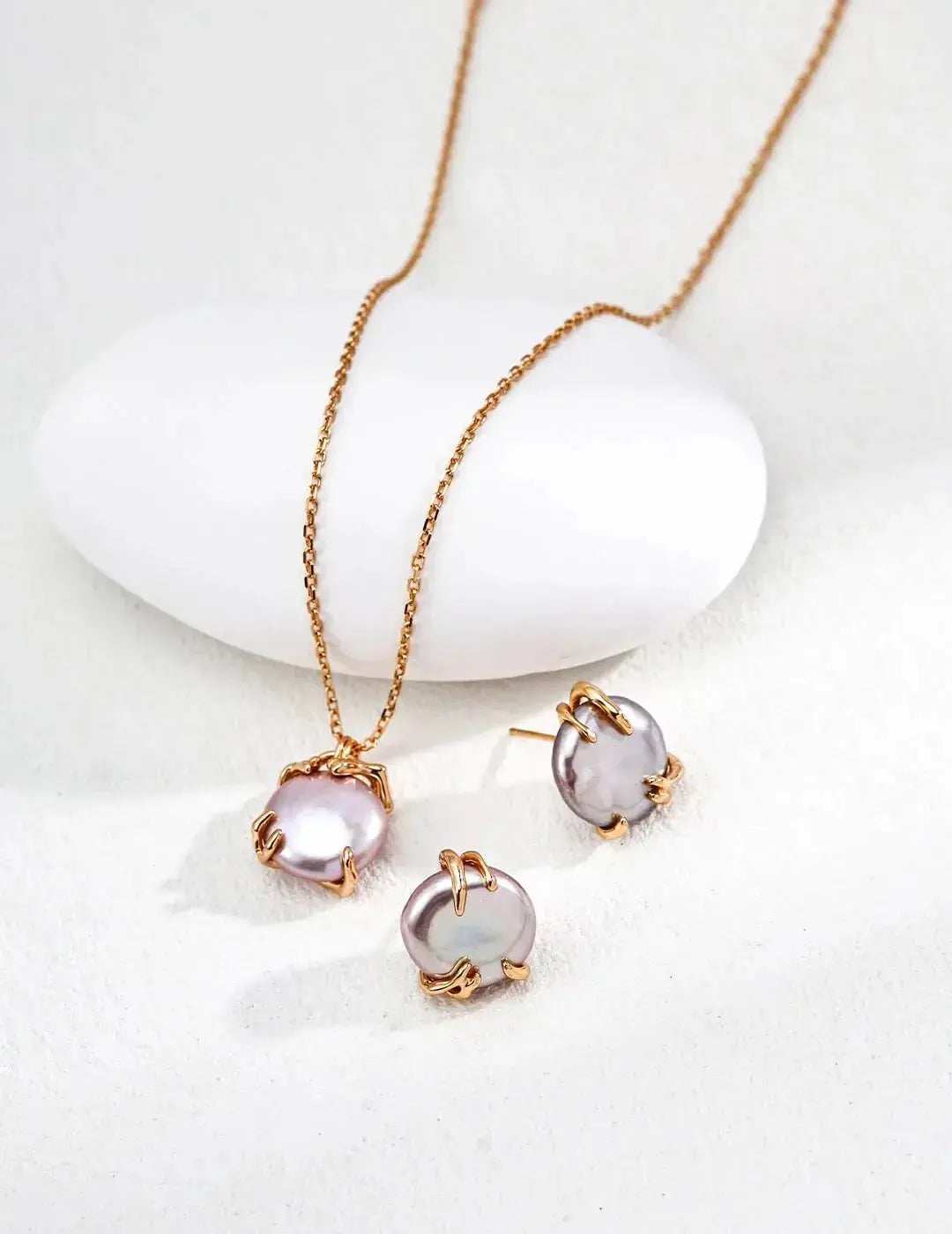 Modern Vintage Professional Jewelry – Timeless Charm with a Contemporary Twist Glim Wink