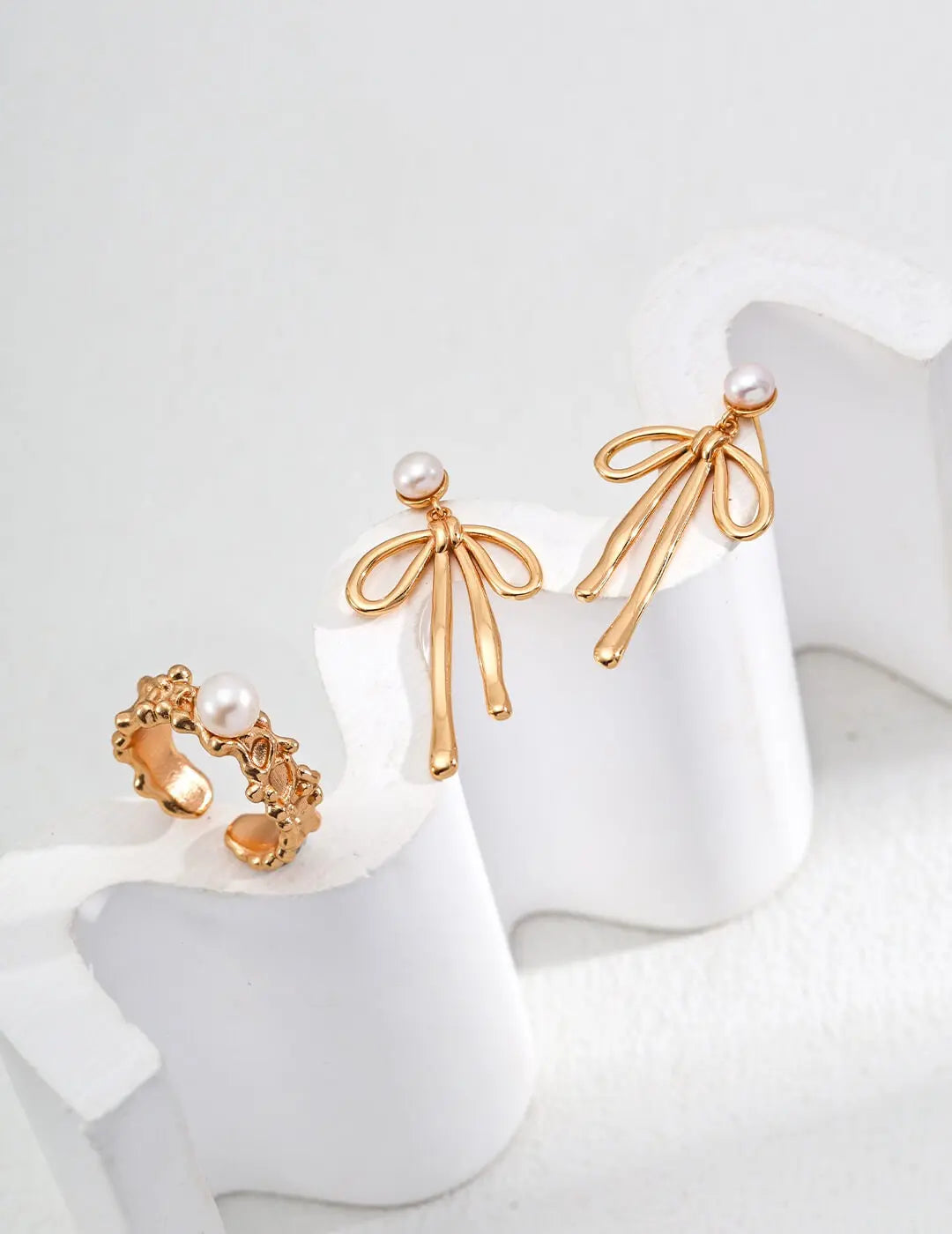 The Material Aesthetics of Chic Core: Why Minimalist Jewelry Feels More Luxurious? Glim Wink