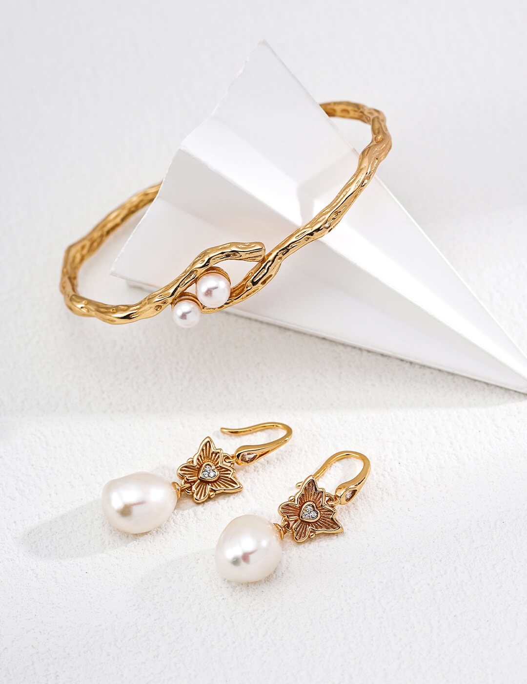 Pearl Jewelry for Virtual Meetings: How to Stand Out on Camera