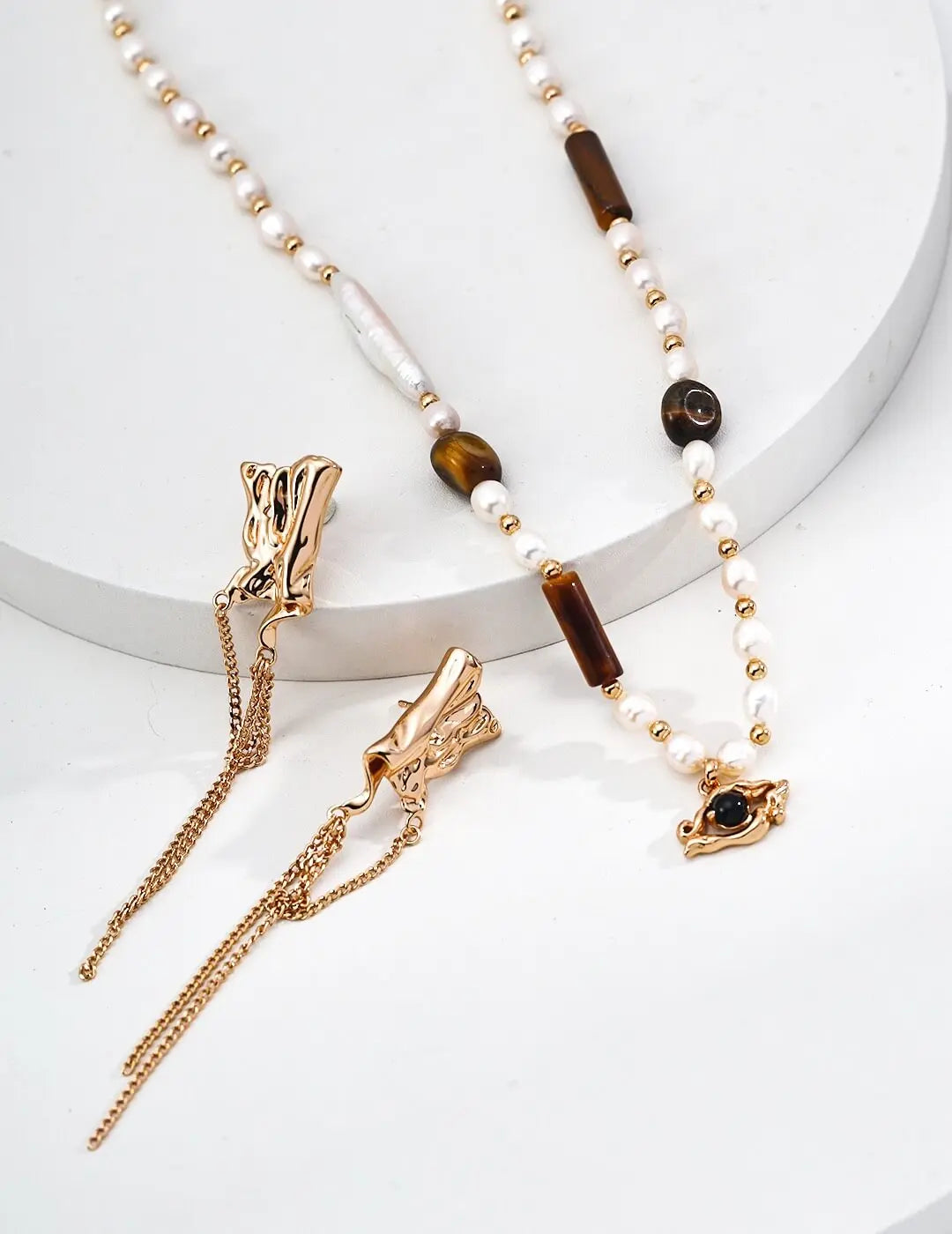 Jewelry as a Professional Statement – Elevate Your Presence, Authentically Glim Wink