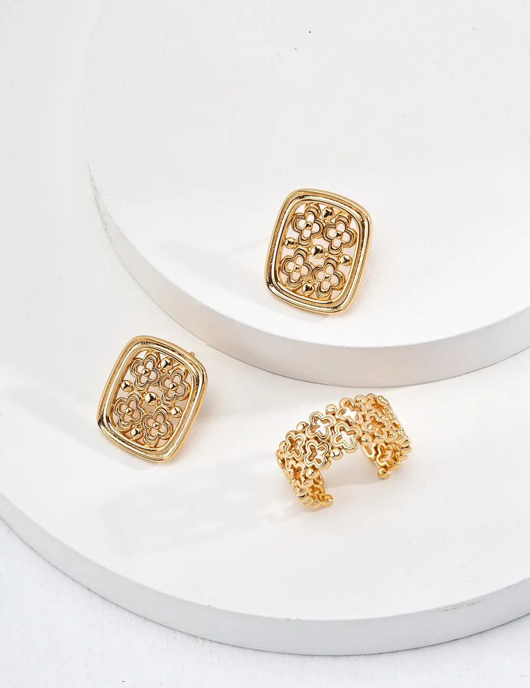Must-Haves for Petite Career Women: Chic Core Minimalist Jewelry’s Height-Enhancing Tips Glim Wink