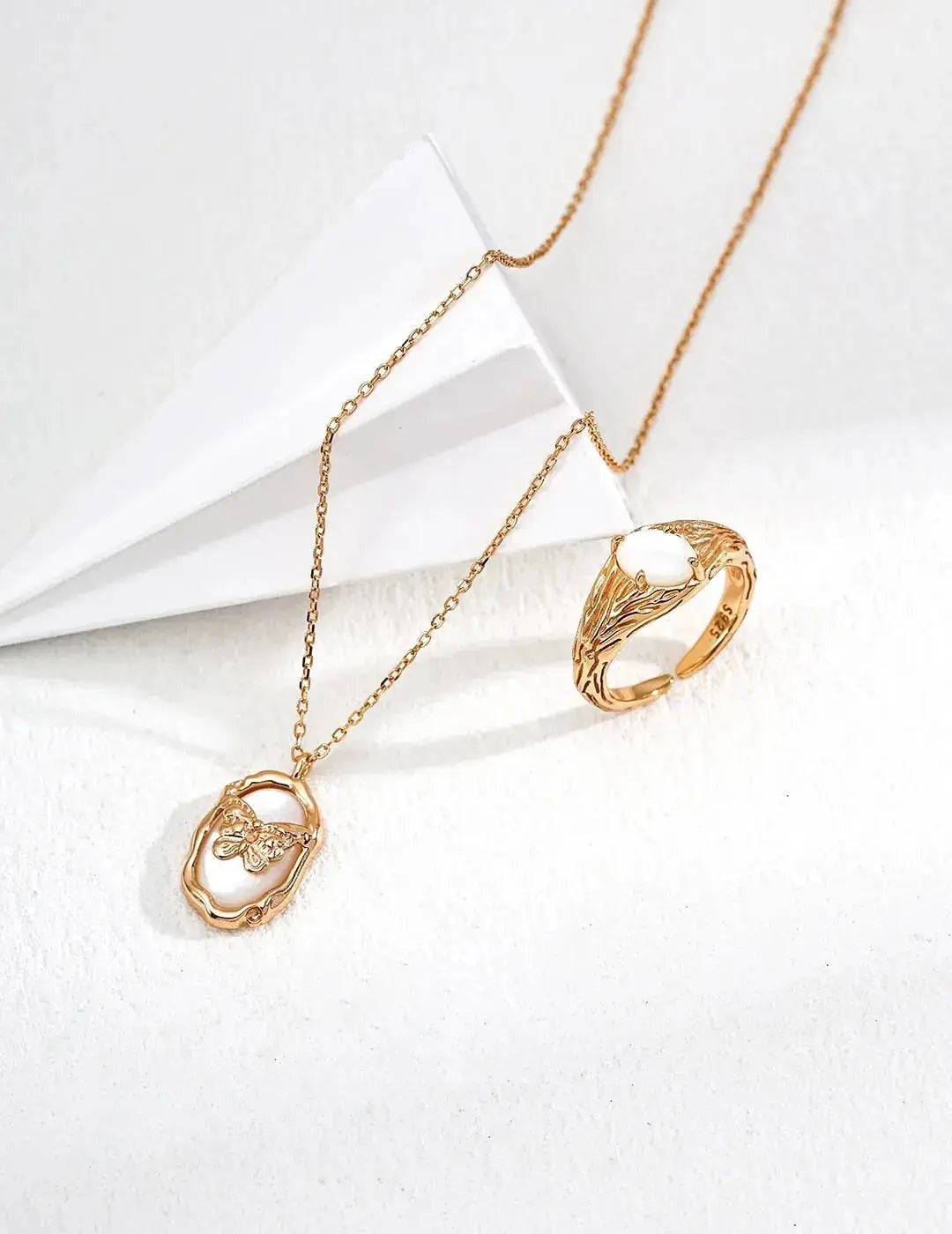 Pearl Jewelry as a Timeless Gift for the Career Woman in Your Life Glim Wink