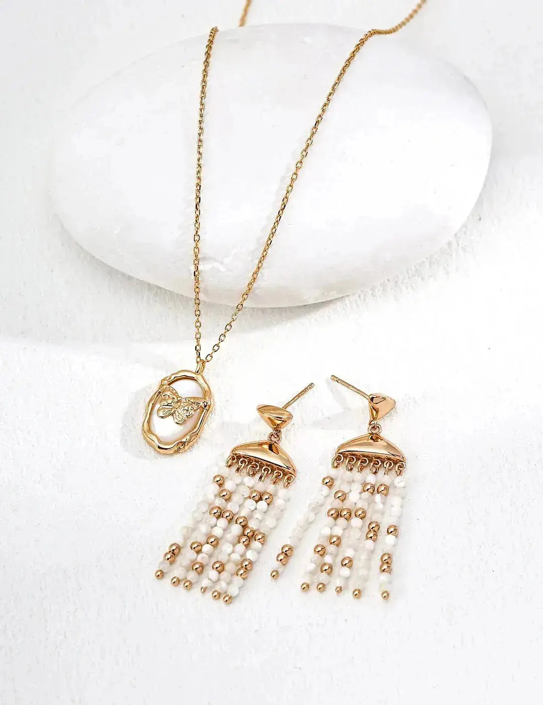 How to Choose the Perfect Office Necklace for Every Workwear Outfit Glim Wink