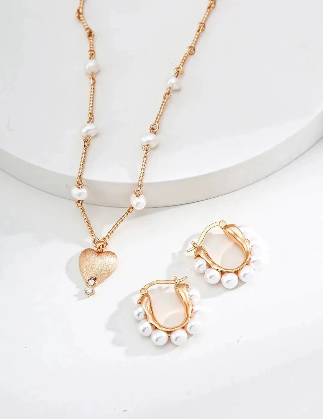 Workplace Jewelry Etiquette: Do’s and Don’ts for Career Women Glim Wink