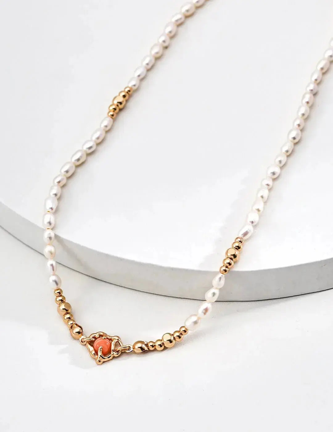 Pearls for Every Outfit: How to Pair Pearl Jewelry with Your Work Wardrobe (From Blazers to Sweaters) Glim Wink