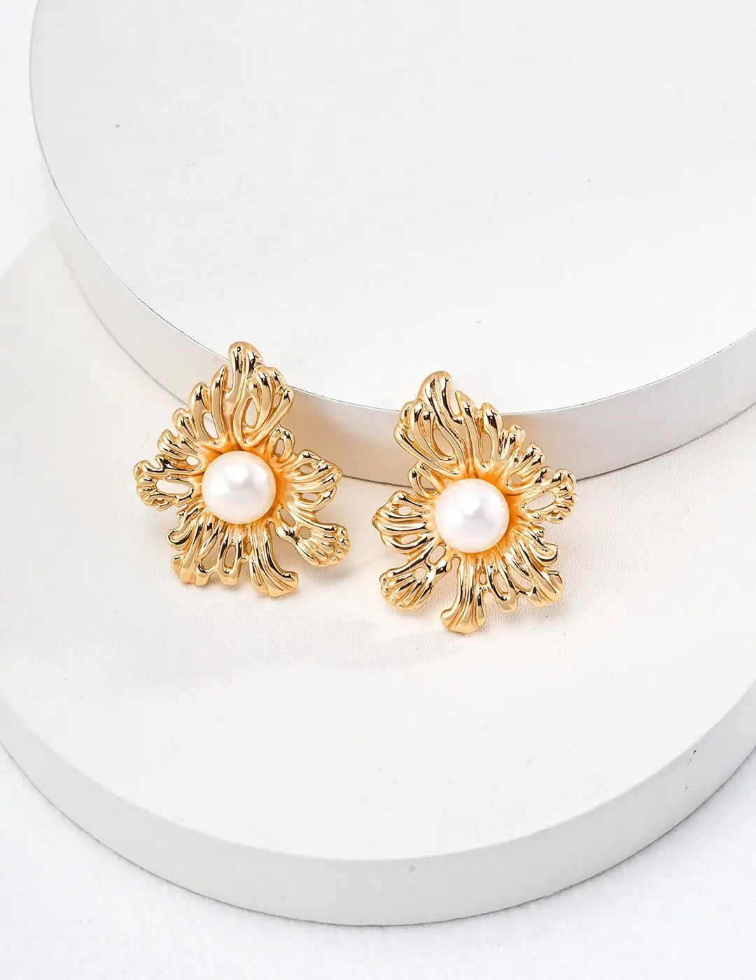 Pearl Jewelry Mistakes at Work: 7 Errors to Avoid Glim Wink