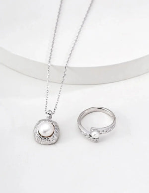 Brecciated Pattern Pearl Necklace Glim Wink