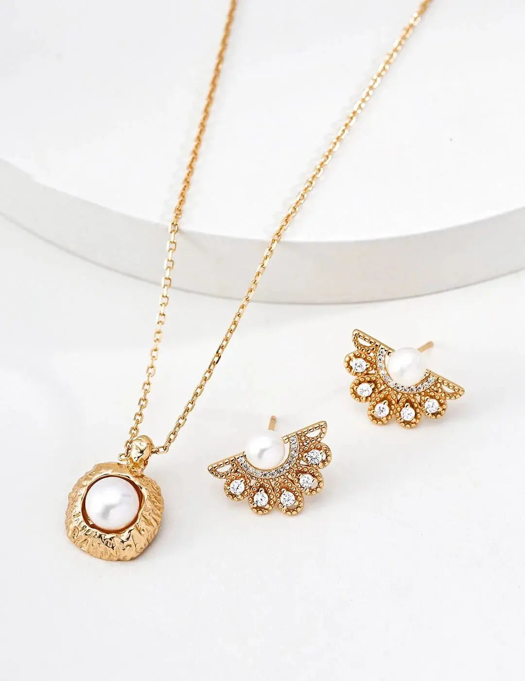 Brecciated Pattern Pearl Necklace Glim Wink